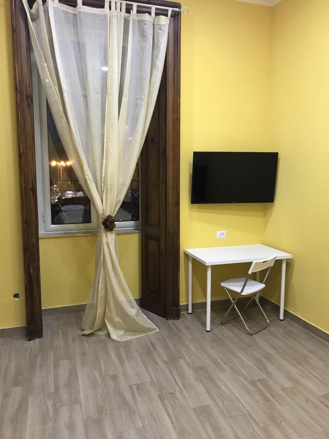 La Casa Di Fafa Bed & Breakfast Napoli Bagian luar foto