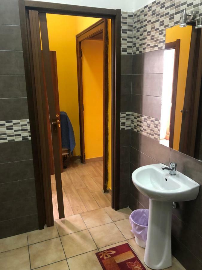 La Casa Di Fafa Bed & Breakfast Napoli Bagian luar foto