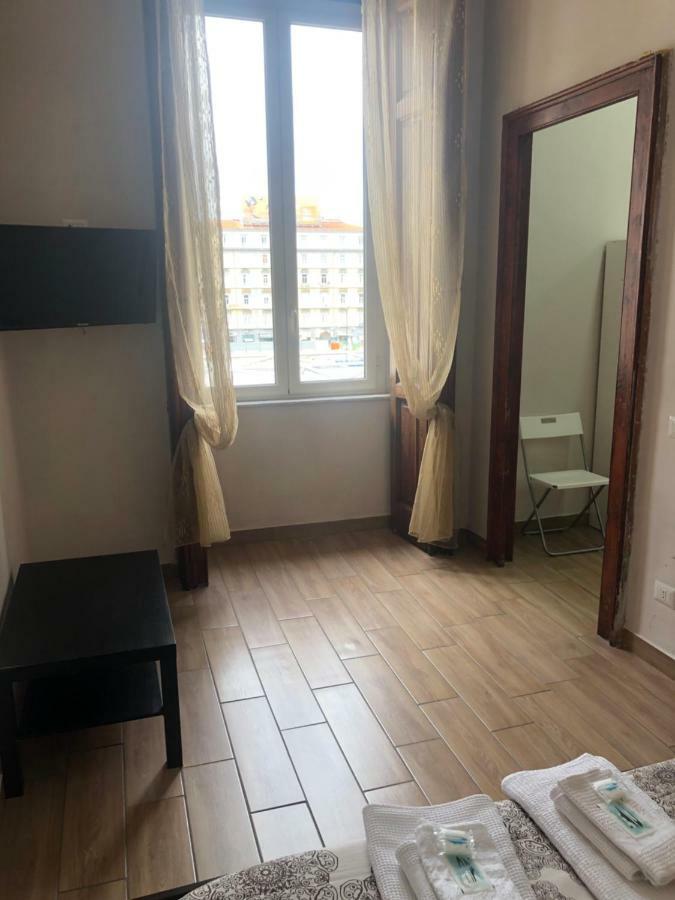 La Casa Di Fafa Bed & Breakfast Napoli Bagian luar foto
